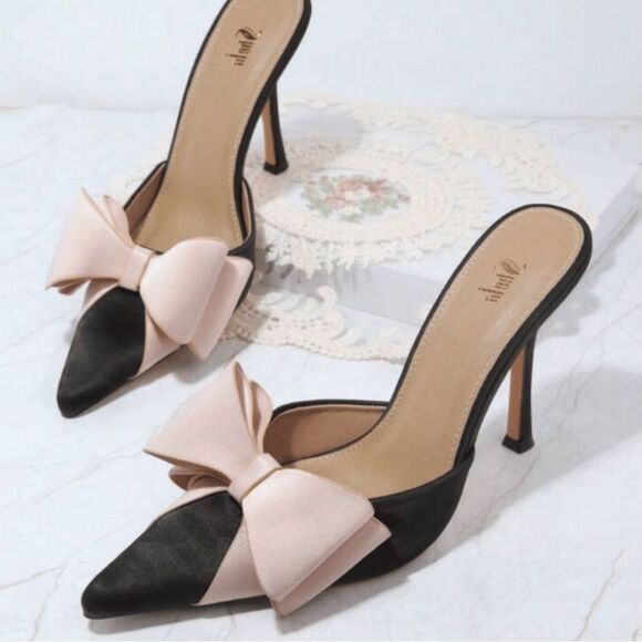 Elegant Black and Pink Bow Heels - Picture 3 of 5